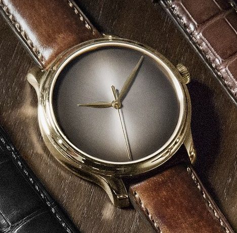 H. Moser & Cie Endeavour Centre Seconds Concept, Rose Gold, Fumé Dial