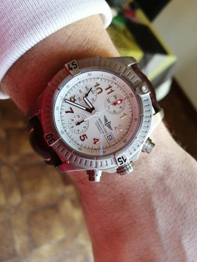 breitling avenger chrono wristshot