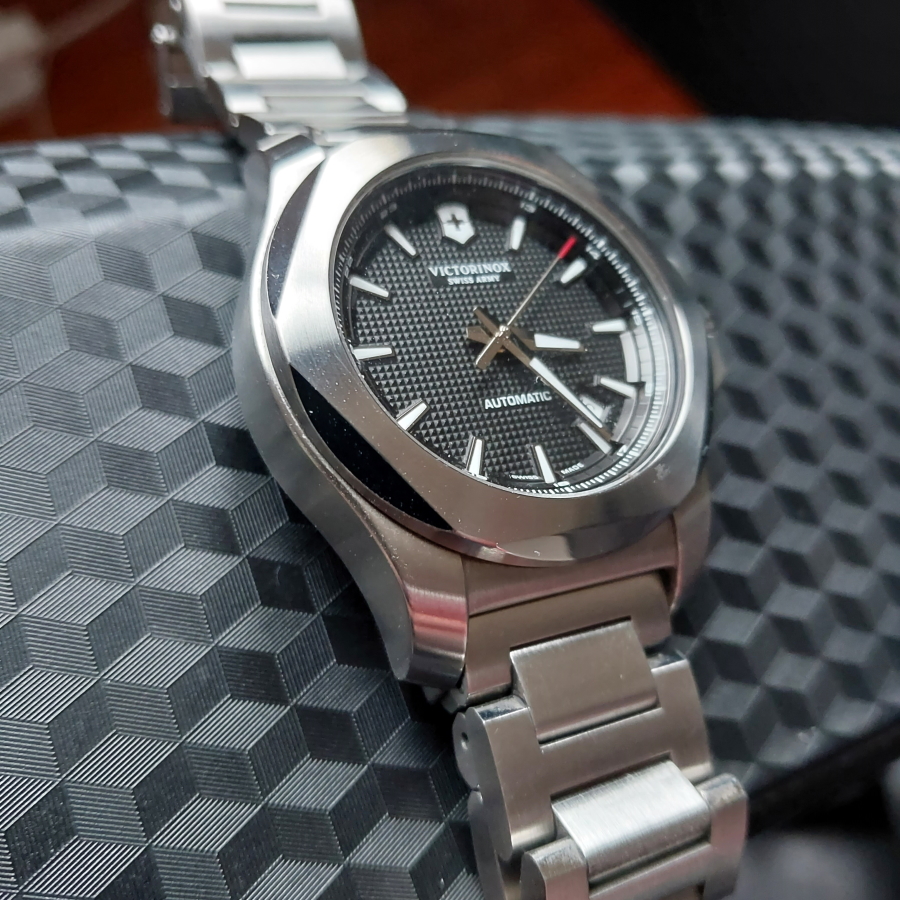 montre suisse victorinox inox steel
