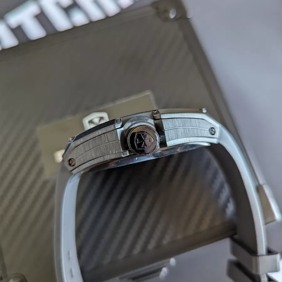 crown blackout p-one