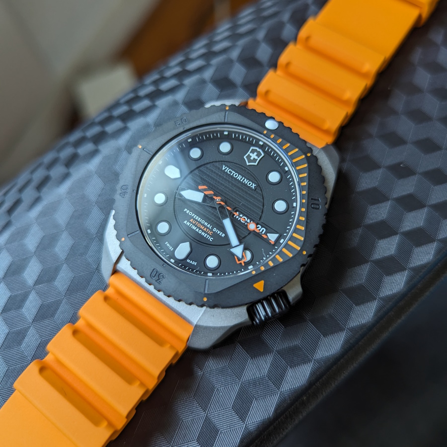 automatic victorinox dive pro