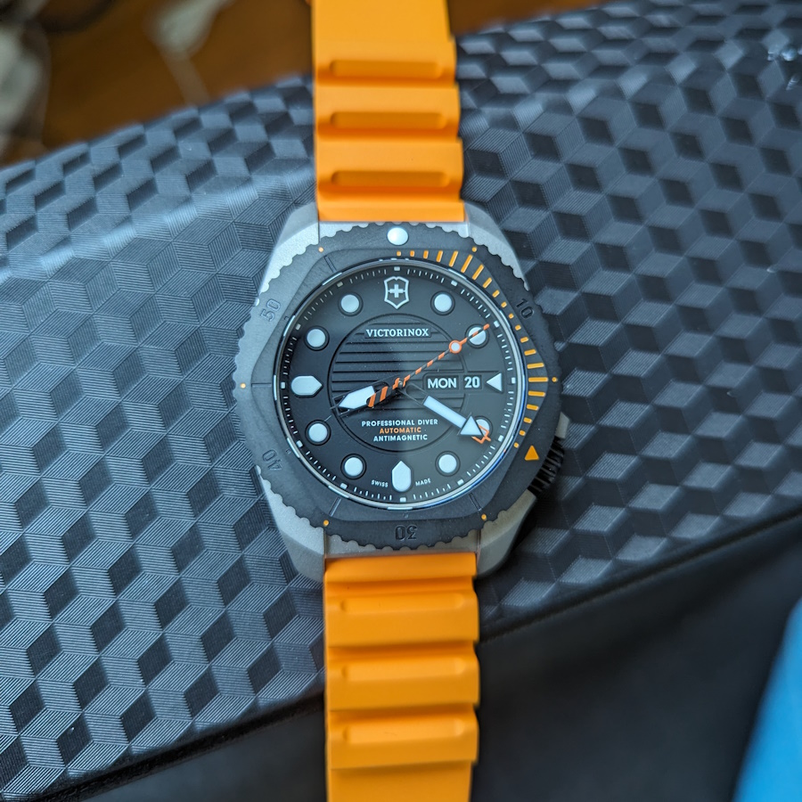 montre victorinox dive pro titanium