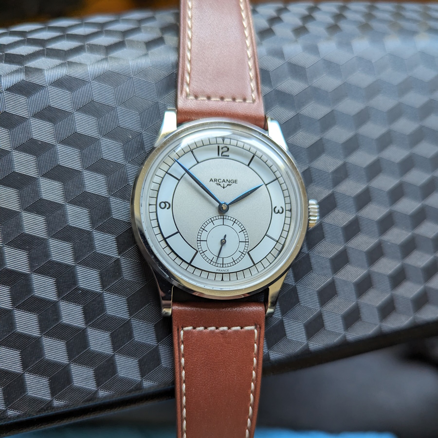 manual wind arcange sector dial