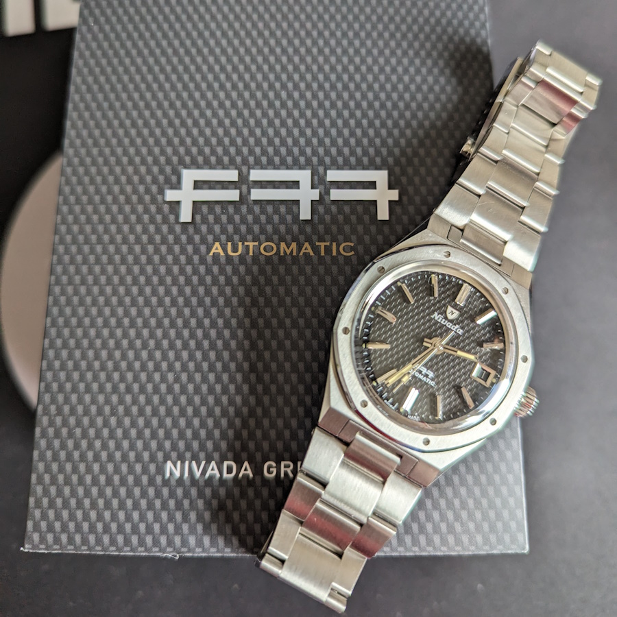 packaging nivada f77 watch