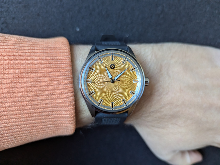 wristshot omnis luna