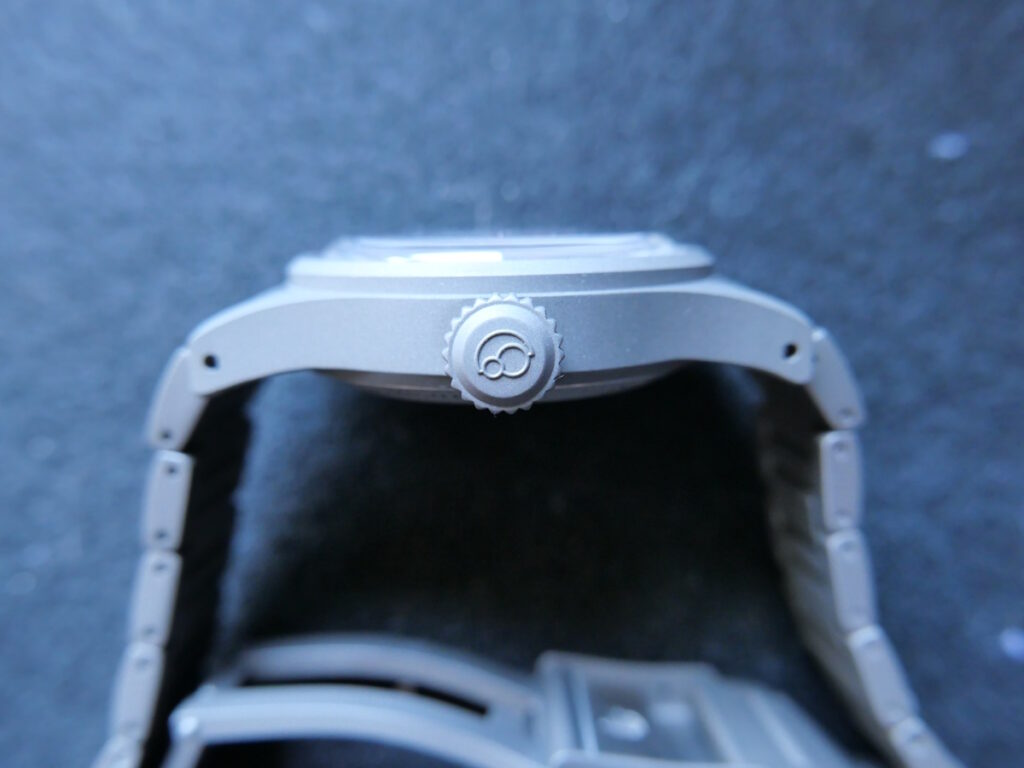 crown boderry landmaster titanium