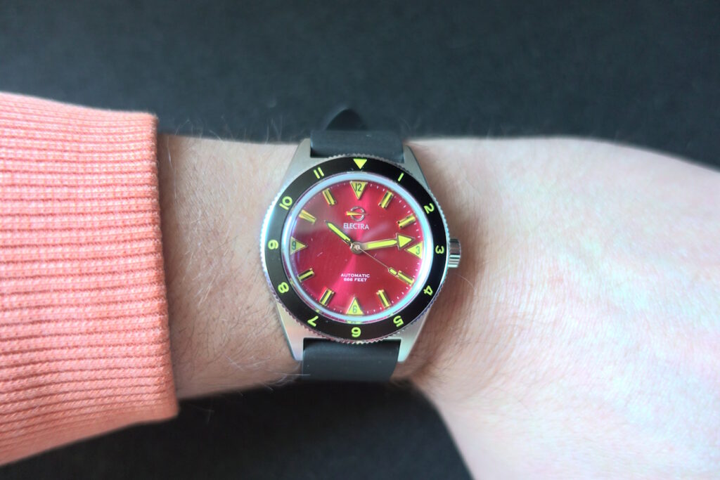 wristshot electra dashing red
