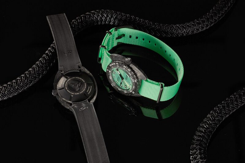 doxa sub 300 carbon seafoam green 2