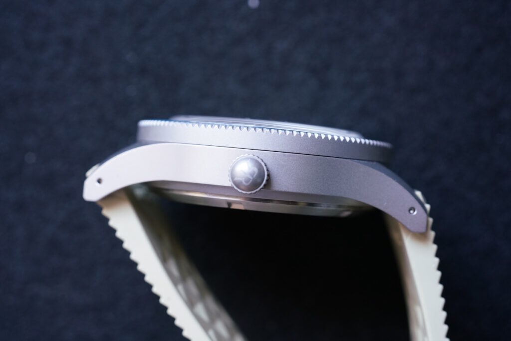 Pure Thunder Ocean Date GMT crown