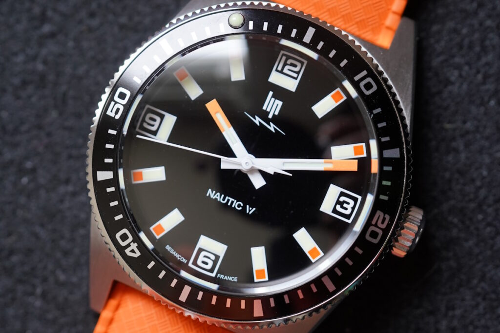 lip nautic w dial