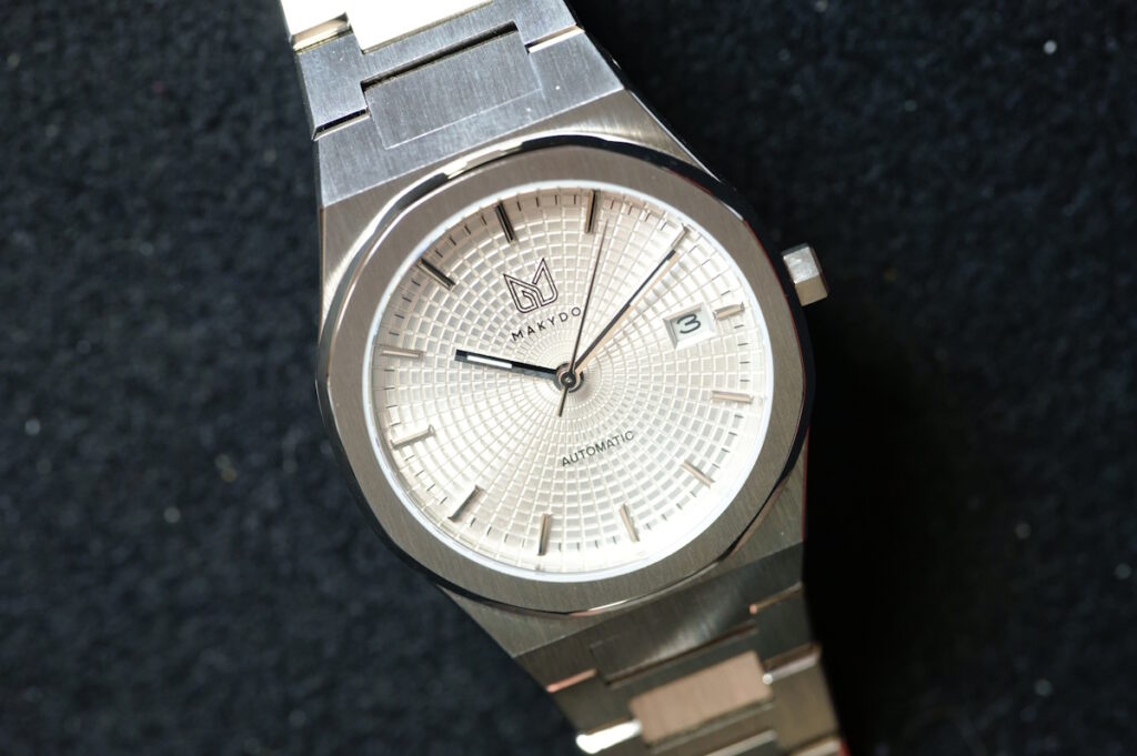 Makydo Pearl White