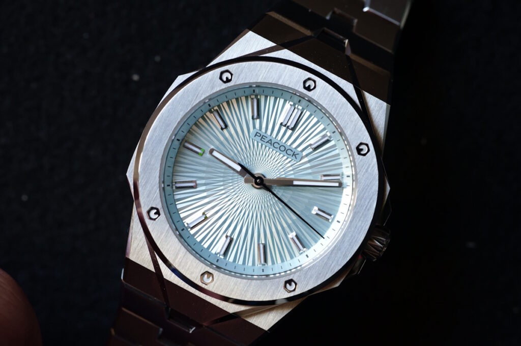 Peacock Plumage Gaze automatic