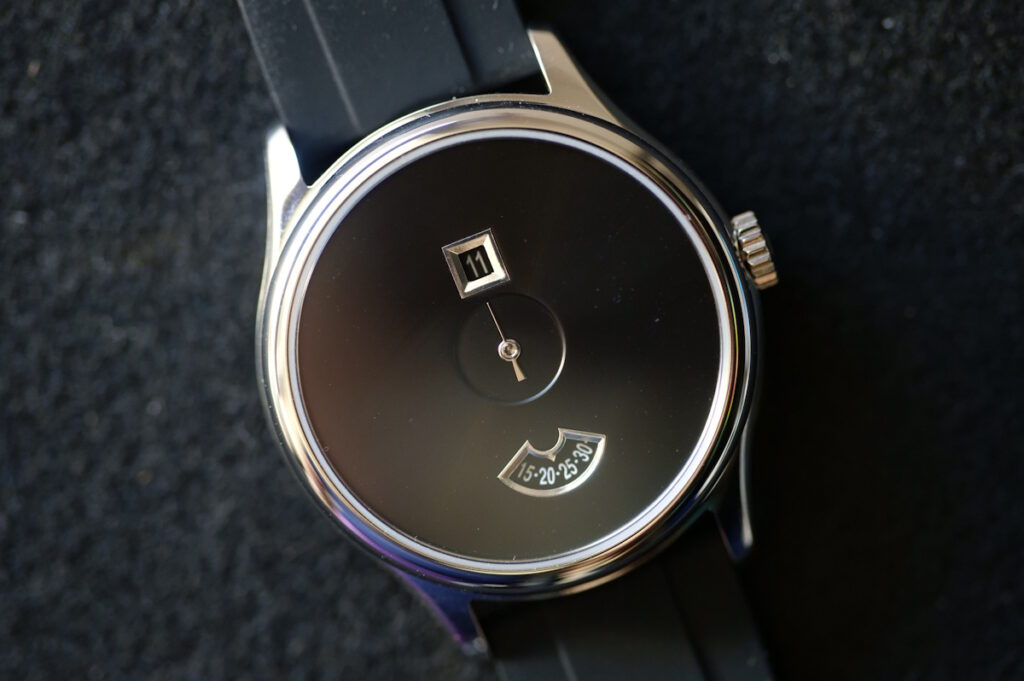 Omnis Initiale Jump Hour automatique