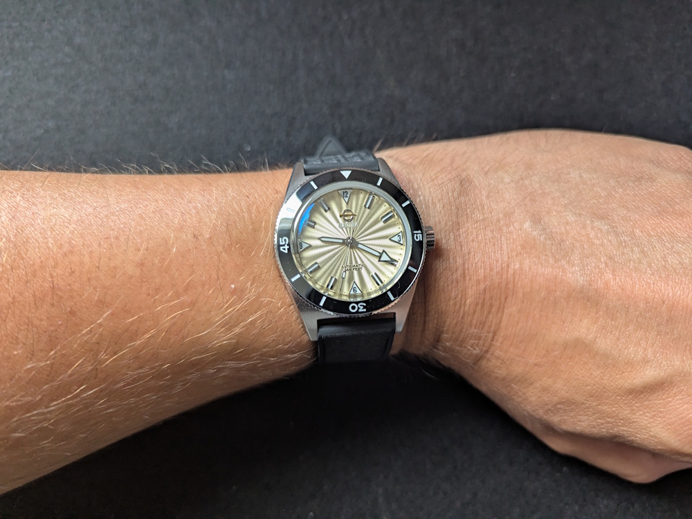 electra diver electrum wristshot