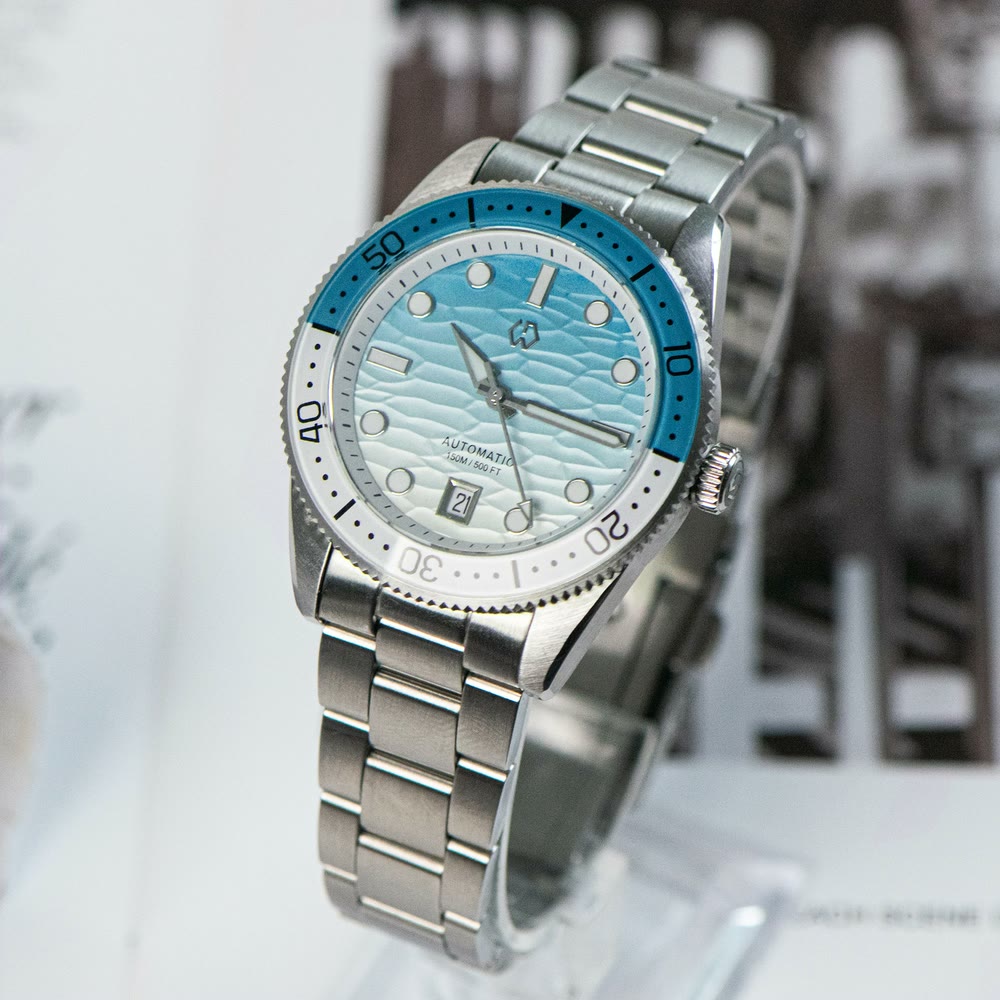 Montre Diver 40 mm, modèle automatique bleu avec verre saphir et étanchéité 10 bar