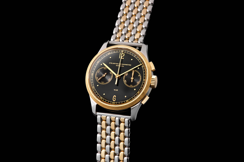 La montre Atelier de Chronométrie AdC16 mise en avant dans un style néo-vintage et compact