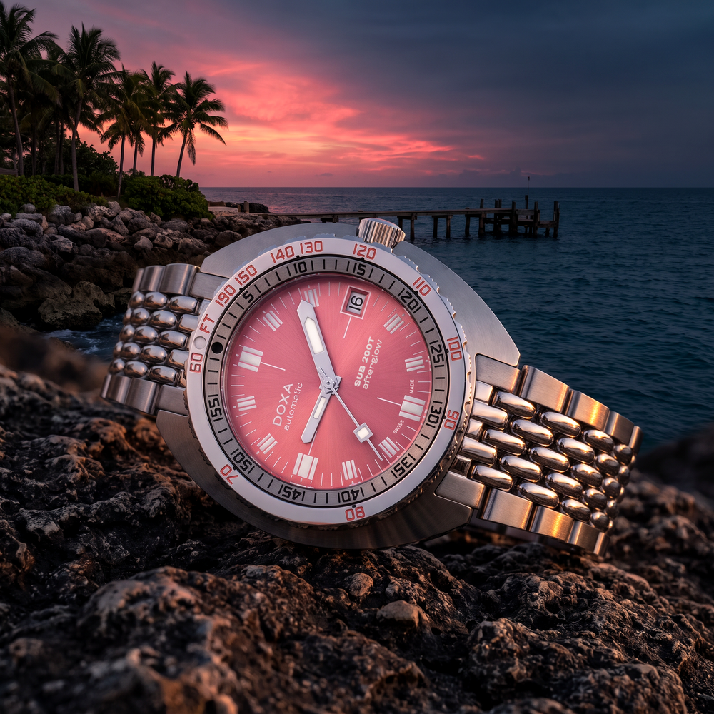 Le bracelet acier Beads-of-Rice accompagne la DOXA SUB 200T Afterglow dans cette édition limitée.