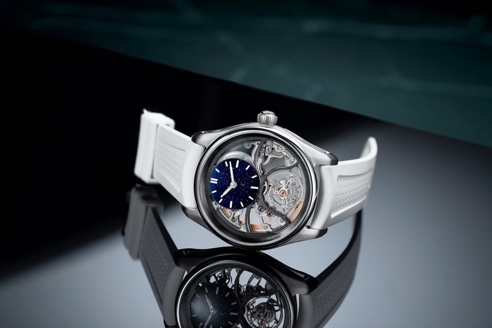 La montre H. Moser & Cie. Pioneer pour Saquon Barkley est portée au poignet dans une vue lifestyle discrète
