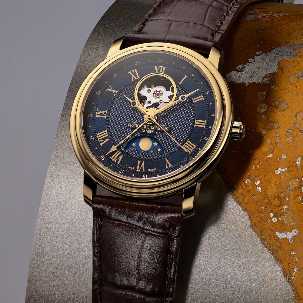 La Frederique Constant Classics Heart Beat Moonphase Date se montre ici dans sa version au cadran saumon