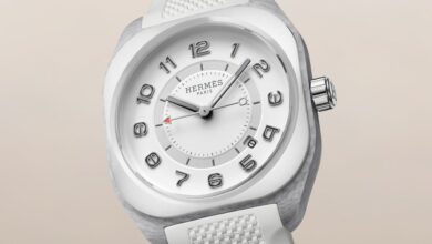 La montre Hermès H08 se décline en Blanc Chantilly et Bleu de Malte