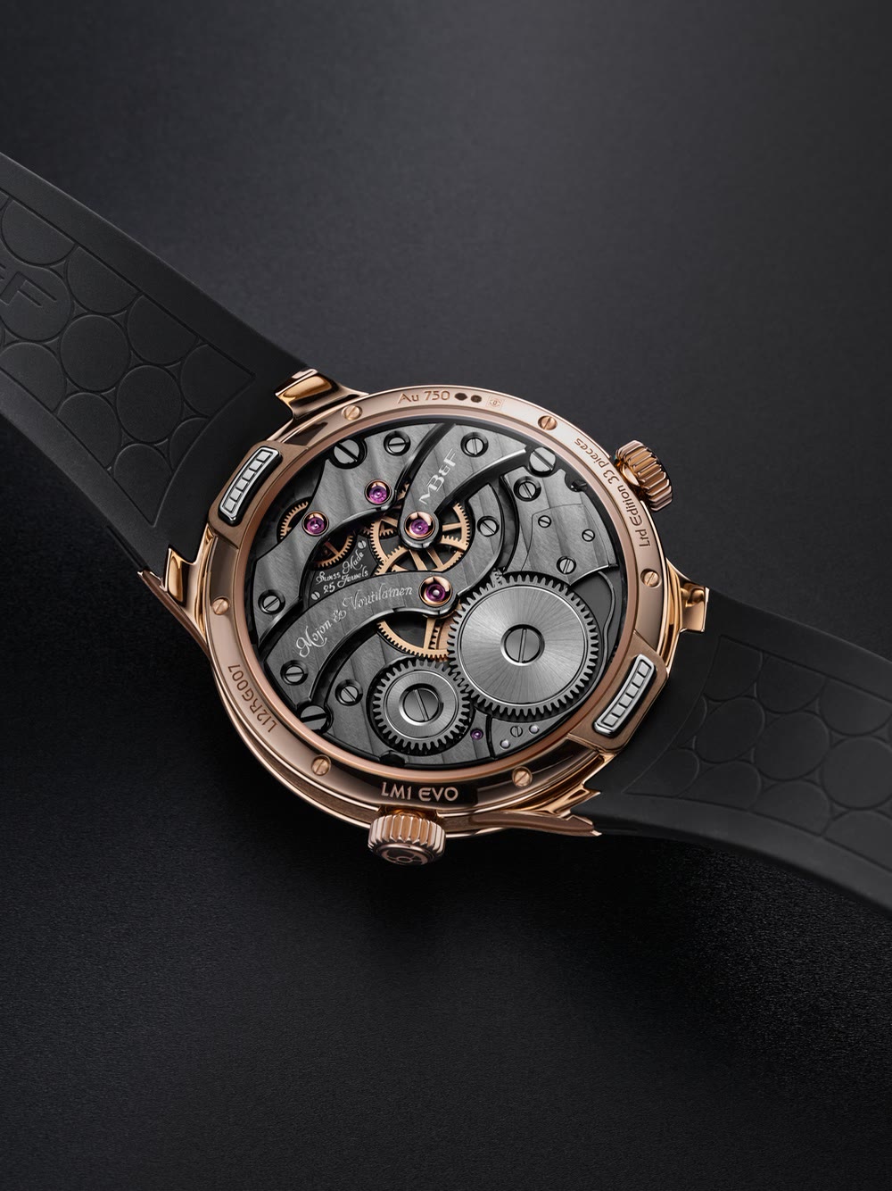 MB&F LM1 EVO : porté au poignet