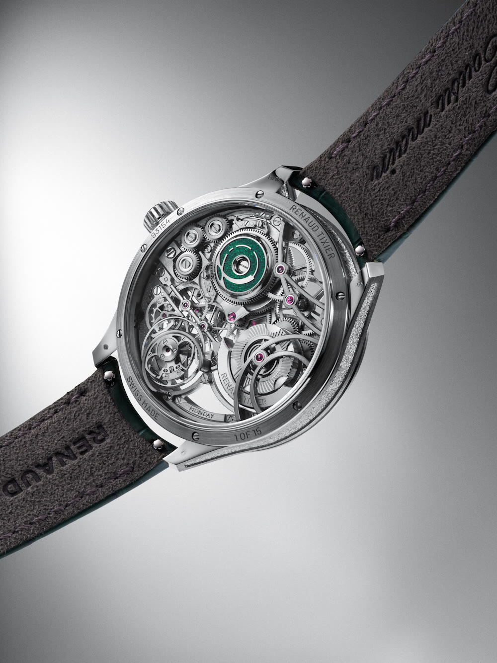 La Monday Skeleton de Renaud Tixier montre son architecture ajourée avec une teinte verte marquée.